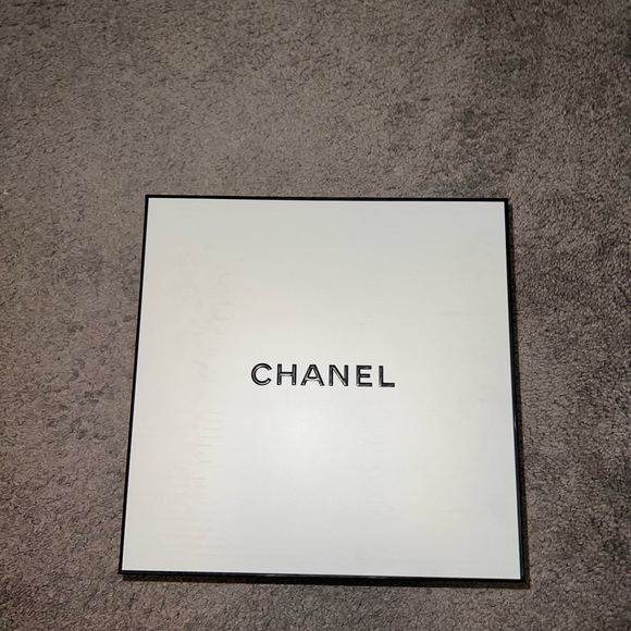 Chanel box - Picture 2 of 2
